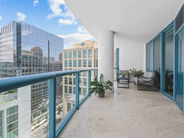 2-bedroom condo for sale in Fort Lauderdale - 333 Las Olas Way 1207 - MondialRealty