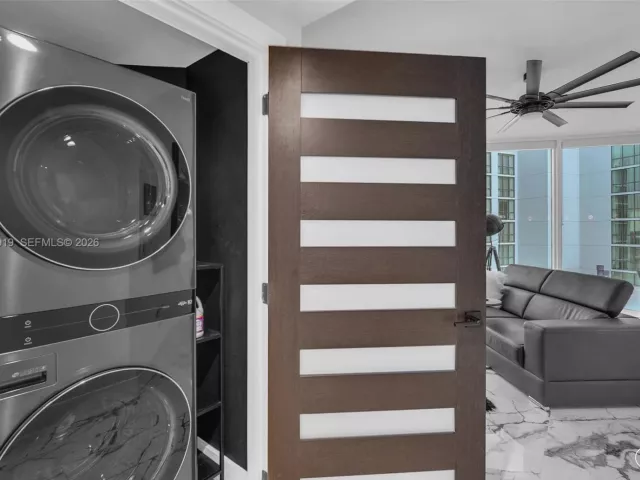 2-bedroom condo for sale in Fort Lauderdale - 333 Las Olas Way 1207 - MondialRealty