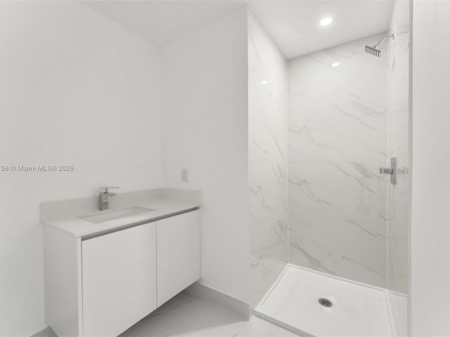 Apartment for sale  Unit #1005 - photo 6604388