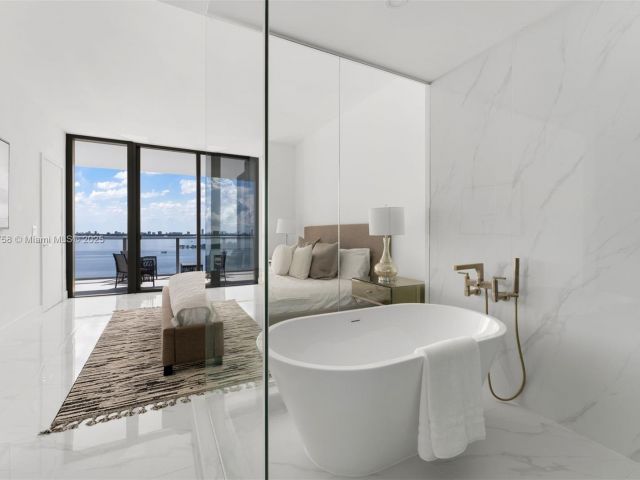 Apartment for sale  Unit #1005 - photo 6604394