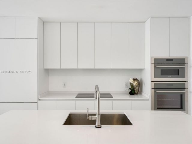 Apartment for sale  Unit #1005 - photo 6604396