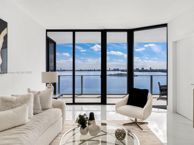 Apartment for sale  Unit #1005 - photo 6604400