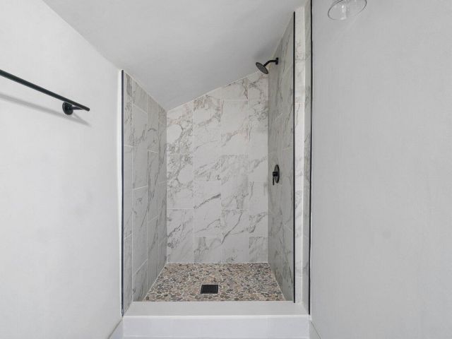 Home for rent at 137 SW 9th Avenue - photo 6595409