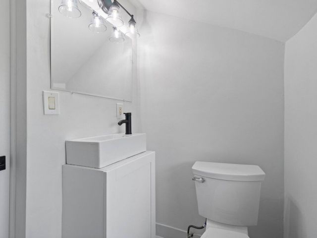 Home for rent at 137 SW 9th Avenue - photo 6595410