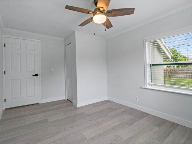 Home for rent at 137 SW 9th Avenue - photo 6595413