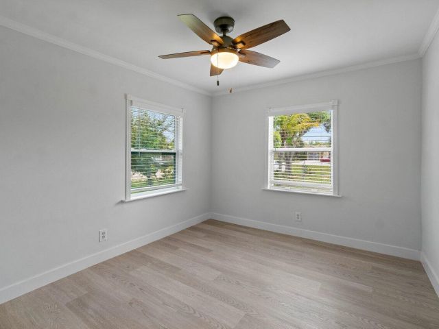 Home for rent at 137 SW 9th Avenue - photo 6595415