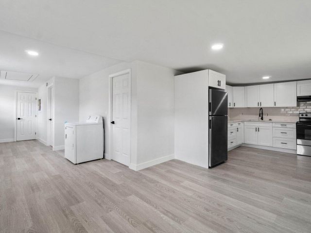 Home for rent at 137 SW 9th Avenue - photo 6595418