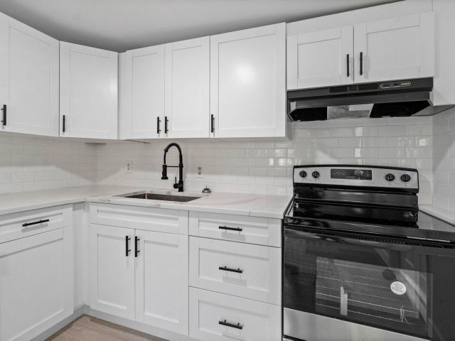 Home for rent at 137 SW 9th Avenue - photo 6595420