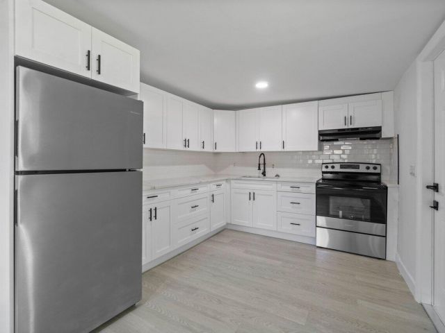 Home for rent at 137 SW 9th Avenue - photo 6595422