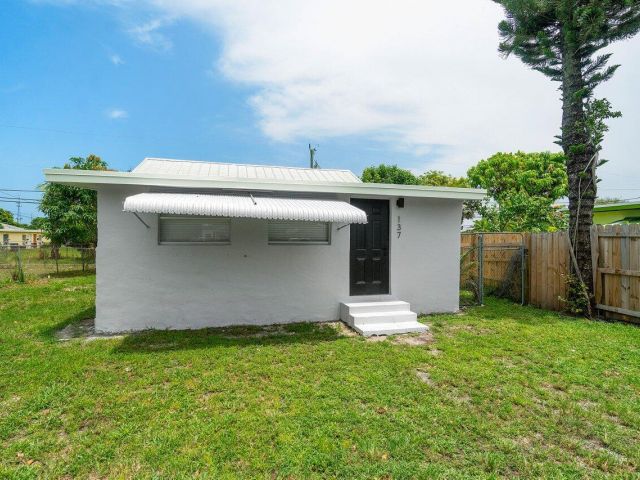 Home for rent at 137 SW 9th Avenue - photo 6595424