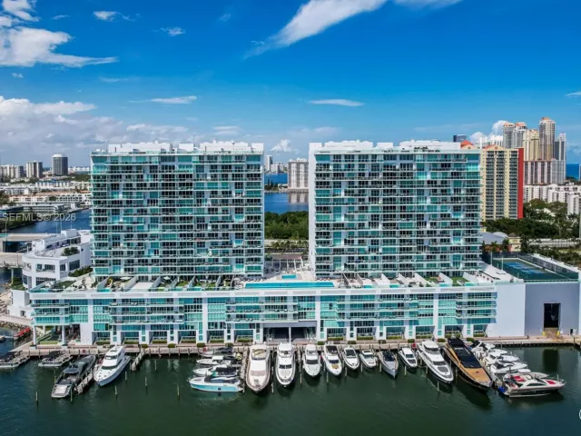 3-bedroom condo for sale in Sunny Isles Beach - 400 Sunny Isles Blvd 920 - MondialRealty