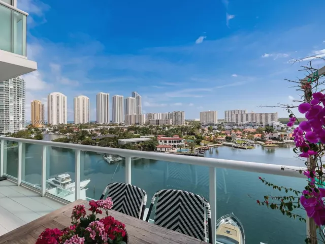 3-bedroom condo for sale in Sunny Isles Beach - 400 Sunny Isles Blvd 920 - MondialRealty