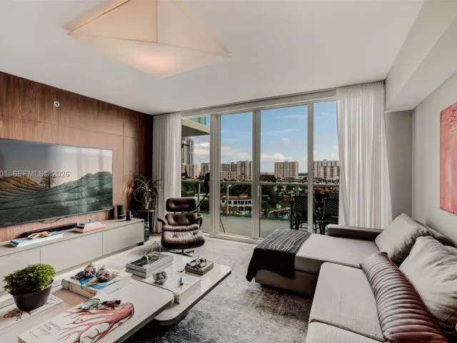 3-bedroom condo for sale in Sunny Isles Beach - 400 Sunny Isles Blvd 920 - MondialRealty