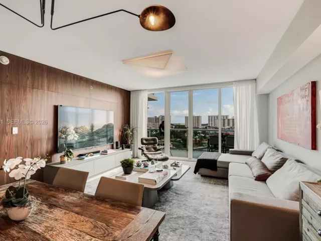 3-bedroom condo for sale in Sunny Isles Beach - 400 Sunny Isles Blvd 920 - MondialRealty