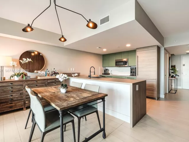 3-bedroom condo for sale in Sunny Isles Beach - 400 Sunny Isles Blvd 920 - MondialRealty