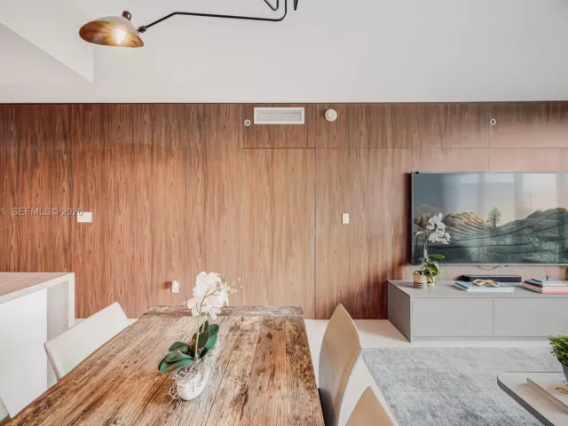 3-bedroom condo for sale in Sunny Isles Beach - 400 Sunny Isles Blvd 920 - MondialRealty