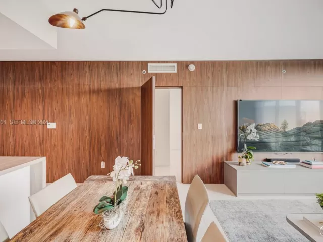 3-bedroom condo for sale in Sunny Isles Beach - 400 Sunny Isles Blvd 920 - MondialRealty