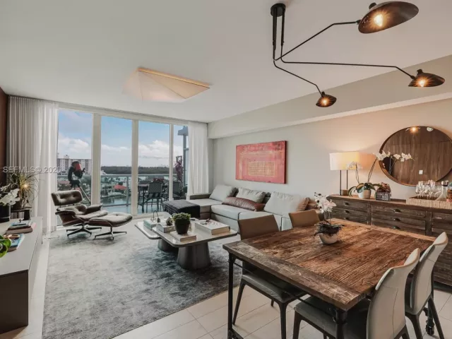 3-bedroom condo for sale in Sunny Isles Beach - 400 Sunny Isles Blvd 920 - MondialRealty