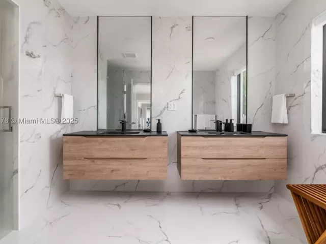 4-bedroom home for rent in Miami - 21230 NE 25th Ct - MondialRealty