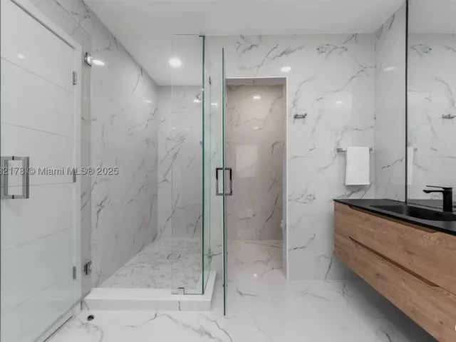 4-bedroom home for rent in Miami - 21230 NE 25th Ct - MondialRealty