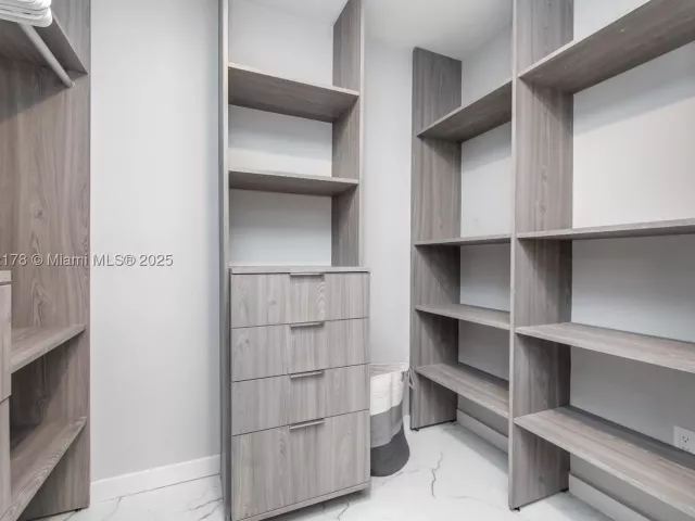 4-bedroom home for rent in Miami - 21230 NE 25th Ct - MondialRealty