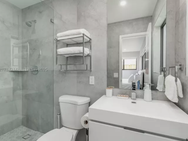 4-bedroom home for rent in Miami - 21230 NE 25th Ct - MondialRealty