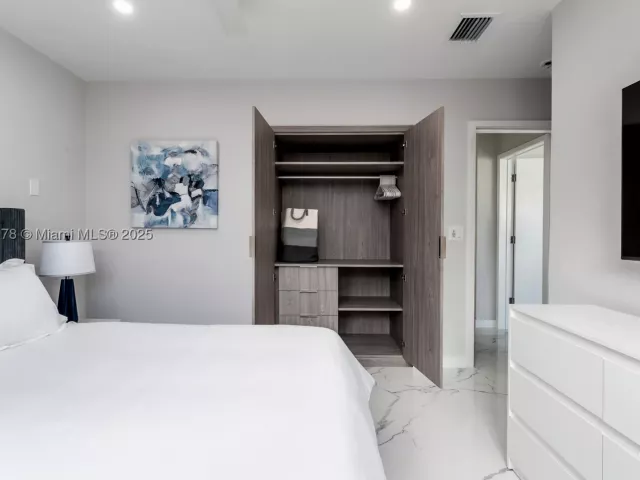 4-bedroom home for rent in Miami - 21230 NE 25th Ct - MondialRealty