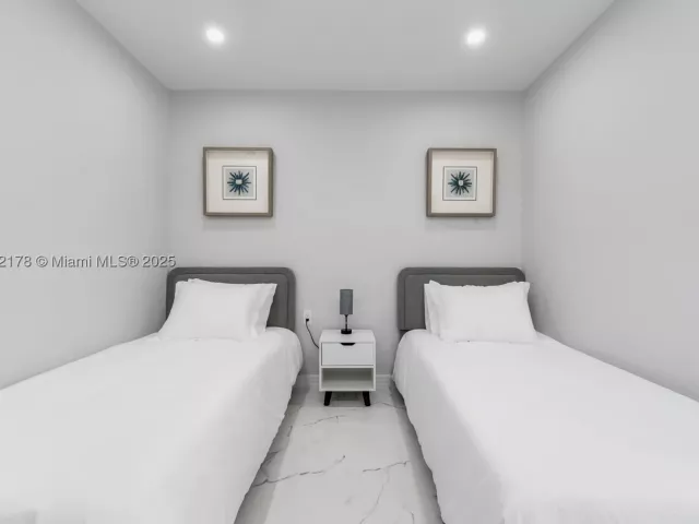 4-bedroom home for rent in Miami - 21230 NE 25th Ct - MondialRealty