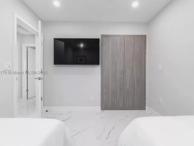 4-bedroom home for rent in Miami - 21230 NE 25th Ct - MondialRealty
