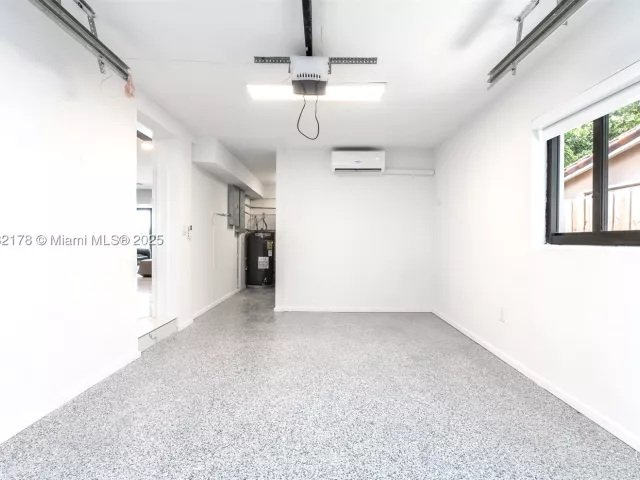 4-bedroom home for rent in Miami - 21230 NE 25th Ct - MondialRealty