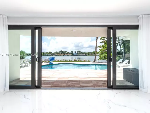 4-bedroom home for rent in Miami - 21230 NE 25th Ct - MondialRealty