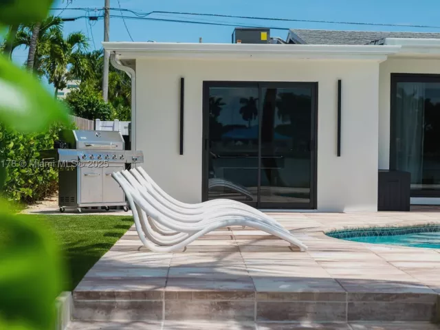 4-bedroom home for rent in Miami - 21230 NE 25th Ct - MondialRealty