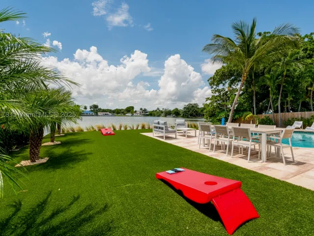 4-bedroom home for rent in Miami - 21230 NE 25th Ct - MondialRealty
