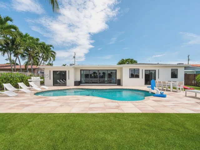 4-bedroom home for rent in Miami - 21230 NE 25th Ct - MondialRealty