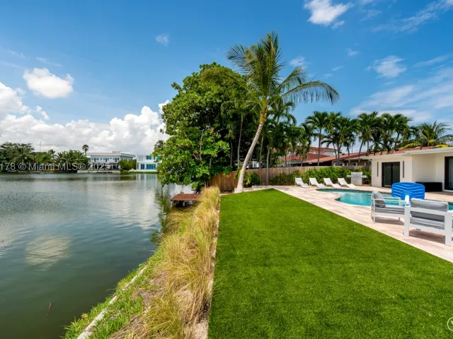 4-bedroom home for rent in Miami - 21230 NE 25th Ct - MondialRealty