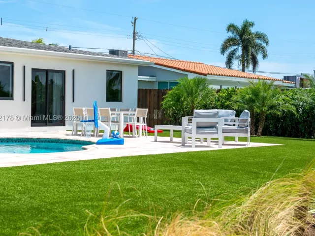 4-bedroom home for rent in Miami - 21230 NE 25th Ct - MondialRealty