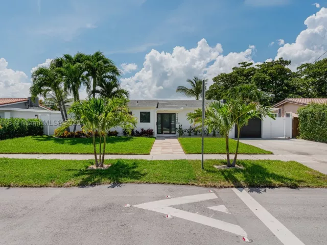 4-bedroom home for rent in Miami - 21230 NE 25th Ct - MondialRealty