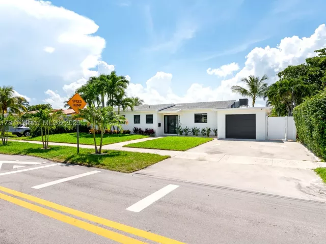 4-bedroom home for rent in Miami - 21230 NE 25th Ct - MondialRealty