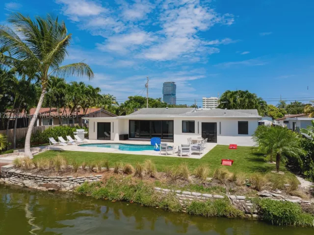 4-bedroom home for rent in Miami - 21230 NE 25th Ct - MondialRealty