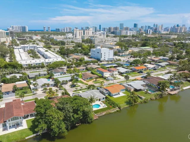 4-bedroom home for rent in Miami - 21230 NE 25th Ct - MondialRealty