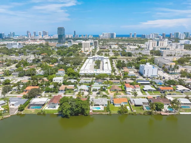 4-bedroom home for rent in Miami - 21230 NE 25th Ct - MondialRealty