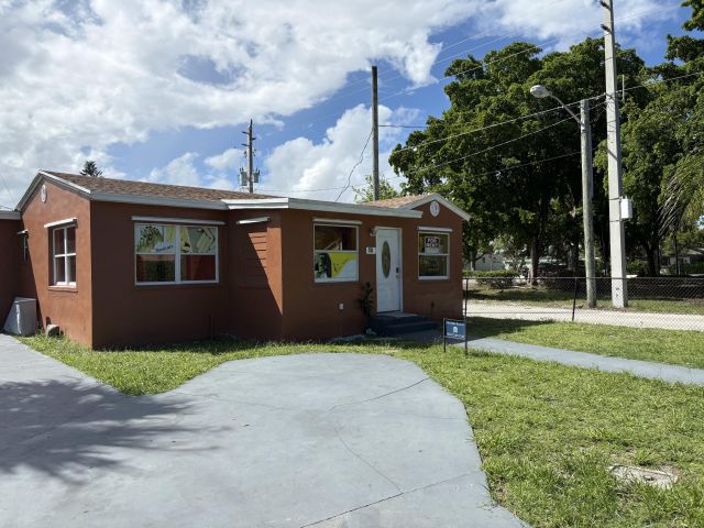 Home for rent at 14 SW 11th Avenue - photo 6595406