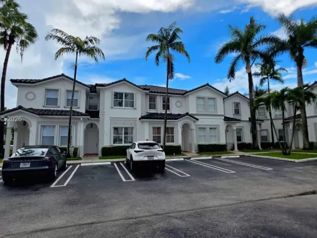 4-bedroom home for rent in Doral - 5570 NW 107th Ave 902 - MondialRealty