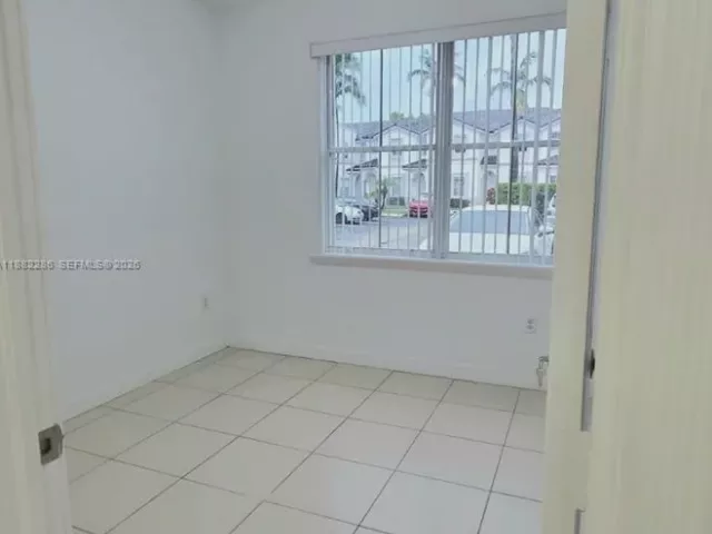 4-bedroom home for rent in Doral - 5570 NW 107th Ave 902 - MondialRealty