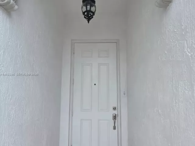 4-bedroom home for rent in Doral - 5570 NW 107th Ave 902 - MondialRealty