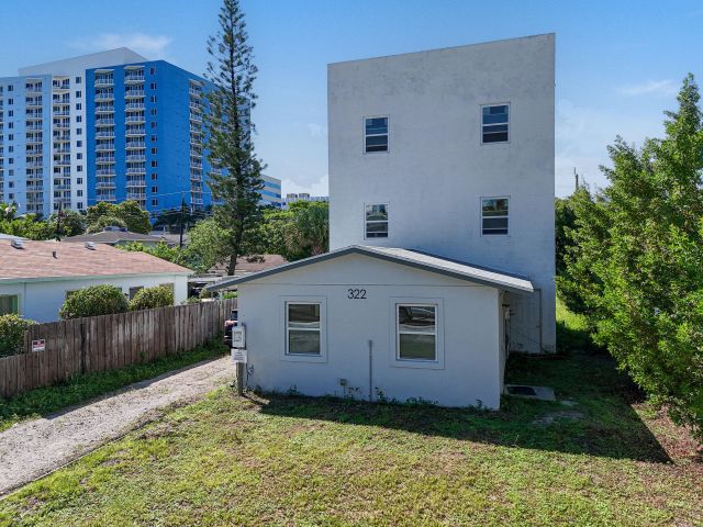 Home for sale at 322 N Lakeside Court - photo 6592438