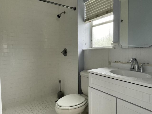 Home for rent at 145 NE 7th Avenue - photo 6595277