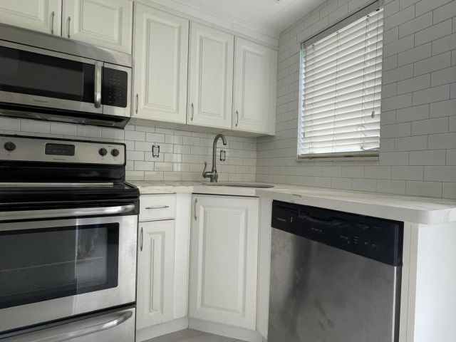 Home for rent at 145 NE 7th Avenue - photo 6595286