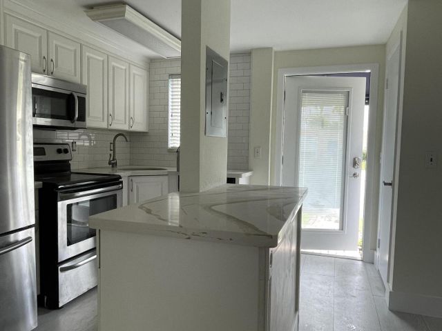 Home for rent at 145 NE 7th Avenue - photo 6595287