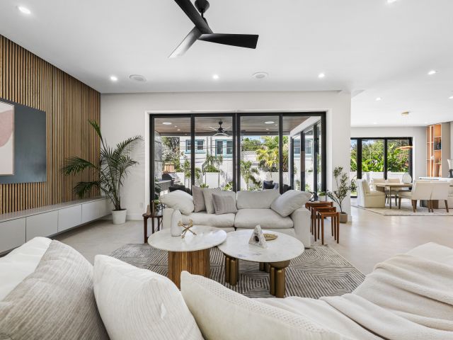 Home for sale at 1013 SE 9 Street - photo 6563992